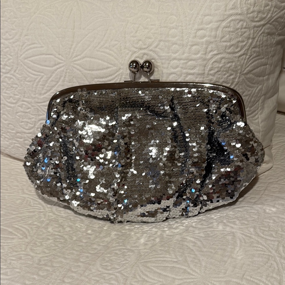 A VEGAS  🎰 Dream…Silver Sequin Clutch Bag